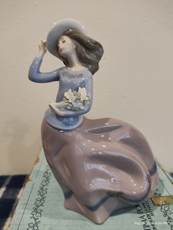 Lladro Figurine "Spring Is Here" #5598