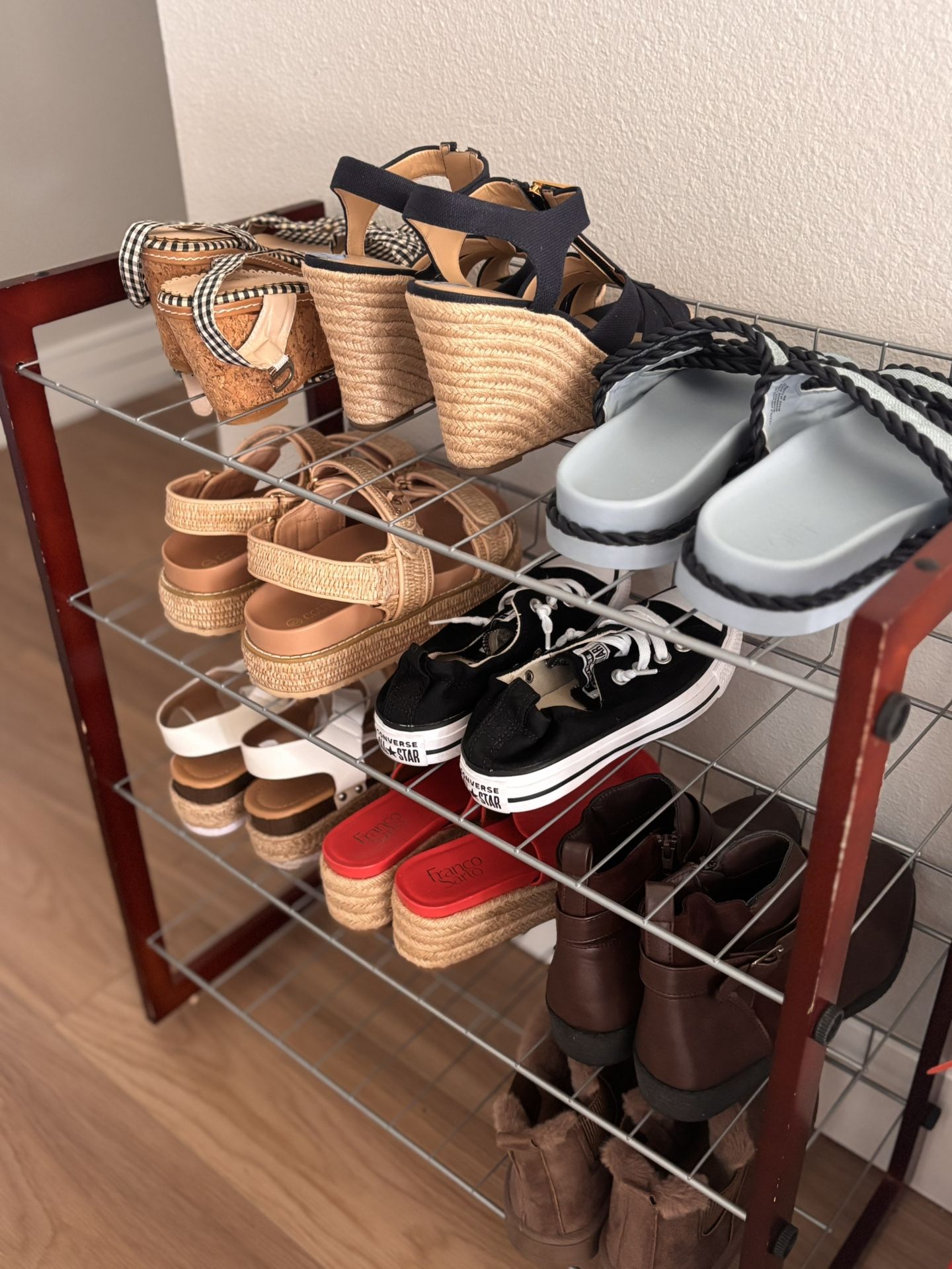 Shoe rack (4 racks) / Selling the shoes on rack check my profile if interested