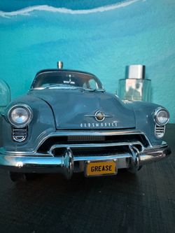 Auto World 1:18 Grease 1950 Oldsmobile Rocket 88 Diecast Car