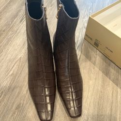 Michael Kors Women’s Cosmo Kitten Booties Size 8.5 Color Chocolate 