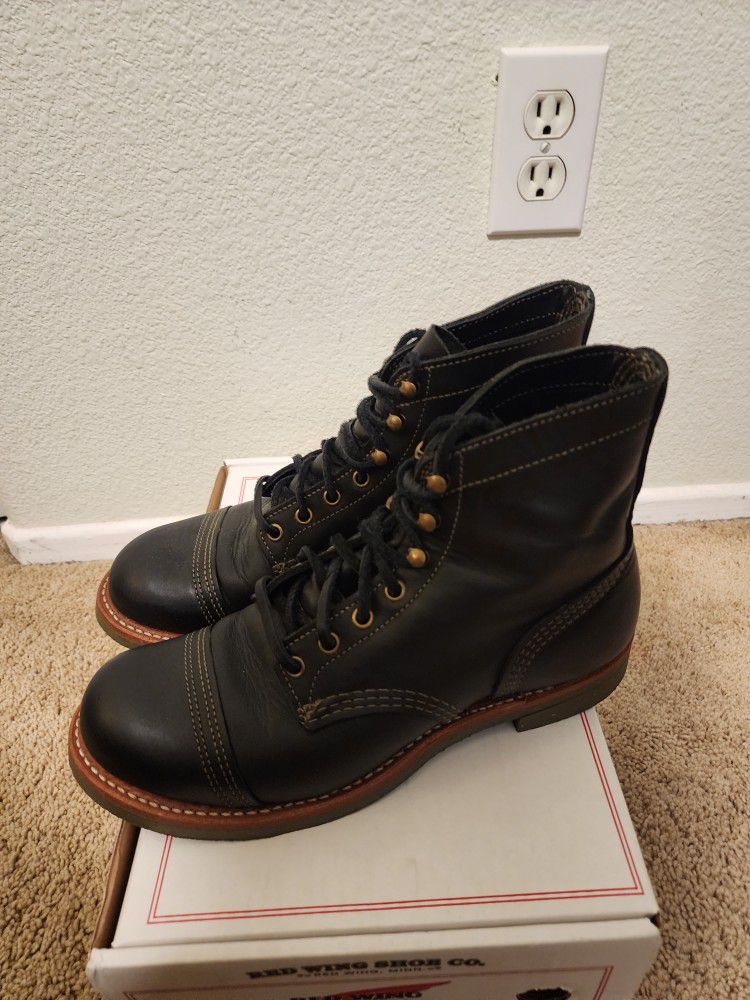 Anybody lucky enough to get a pair of these? Limited Edition Iron Ranger  4331. 65 pairs made for Rider's Room in Germany. : r/RedWingShoes