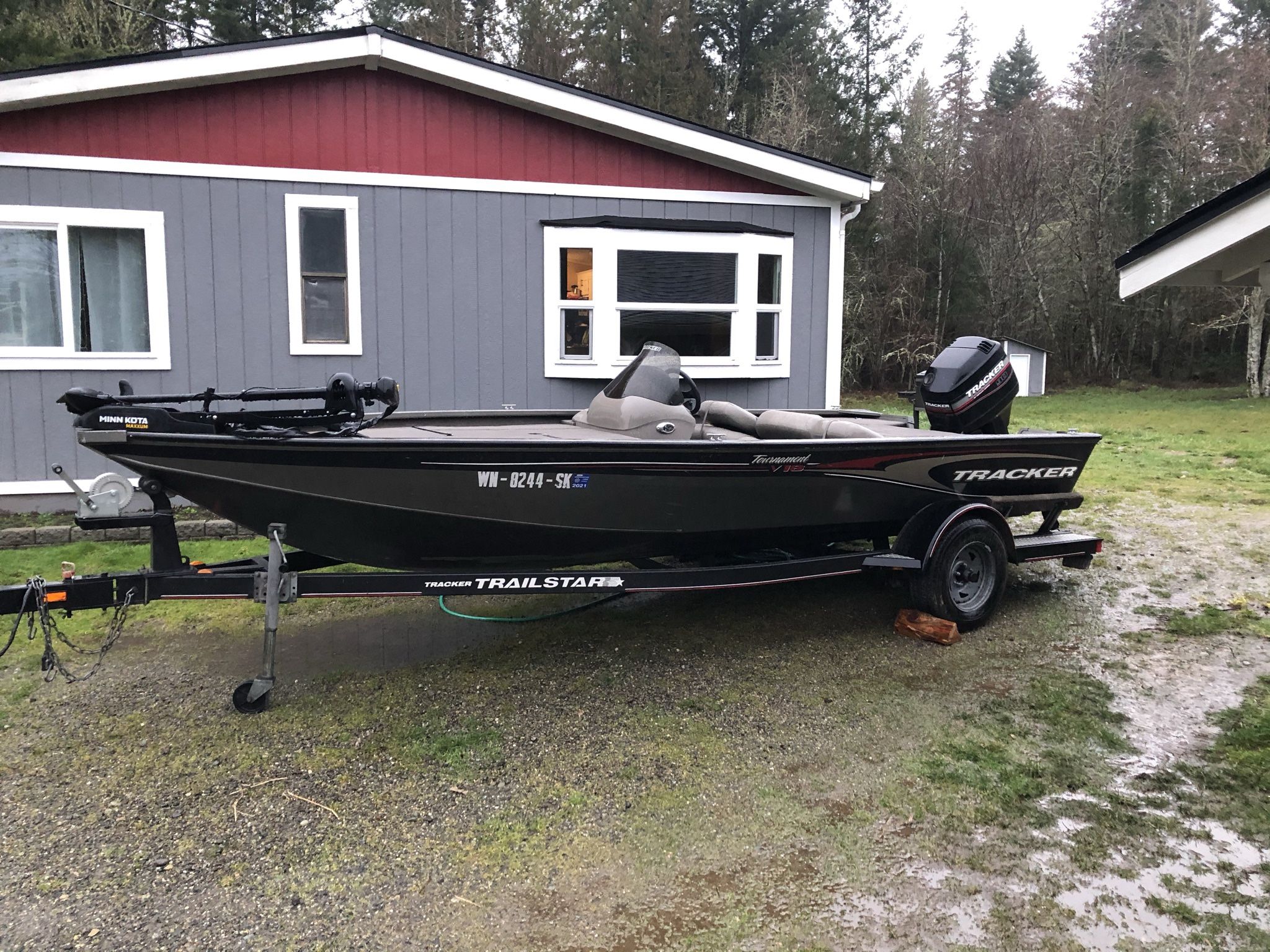 2002 Bass Tracker V18 Tournament