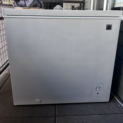 RCA Chest Freezer 7 Cu