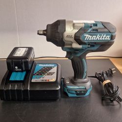 MAKITA IMPACT DRIVER & BATTERY 