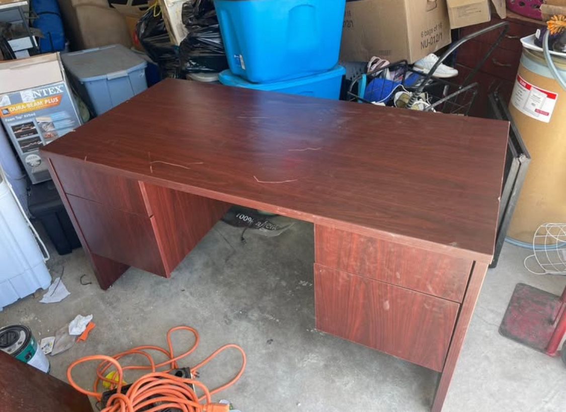 Mahogany wood office desk