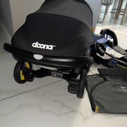 Doona Car Seat + Base 