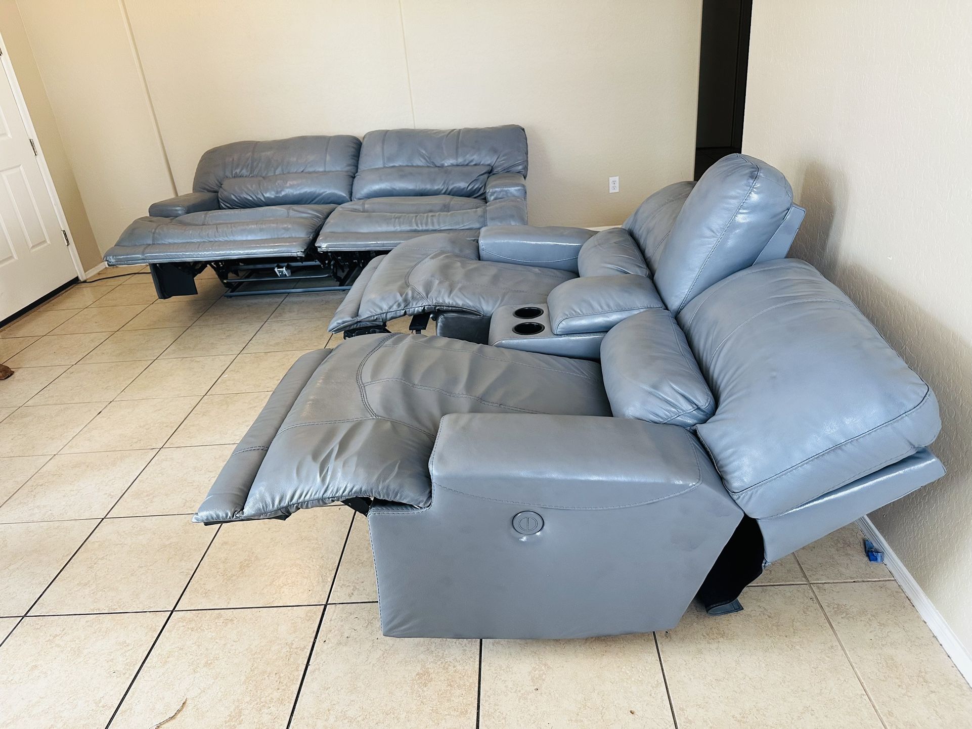 Power Reclining Gray Couch Set-like New FREE DELIVERY π