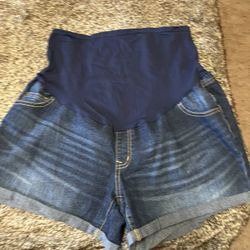 Maternity shorts