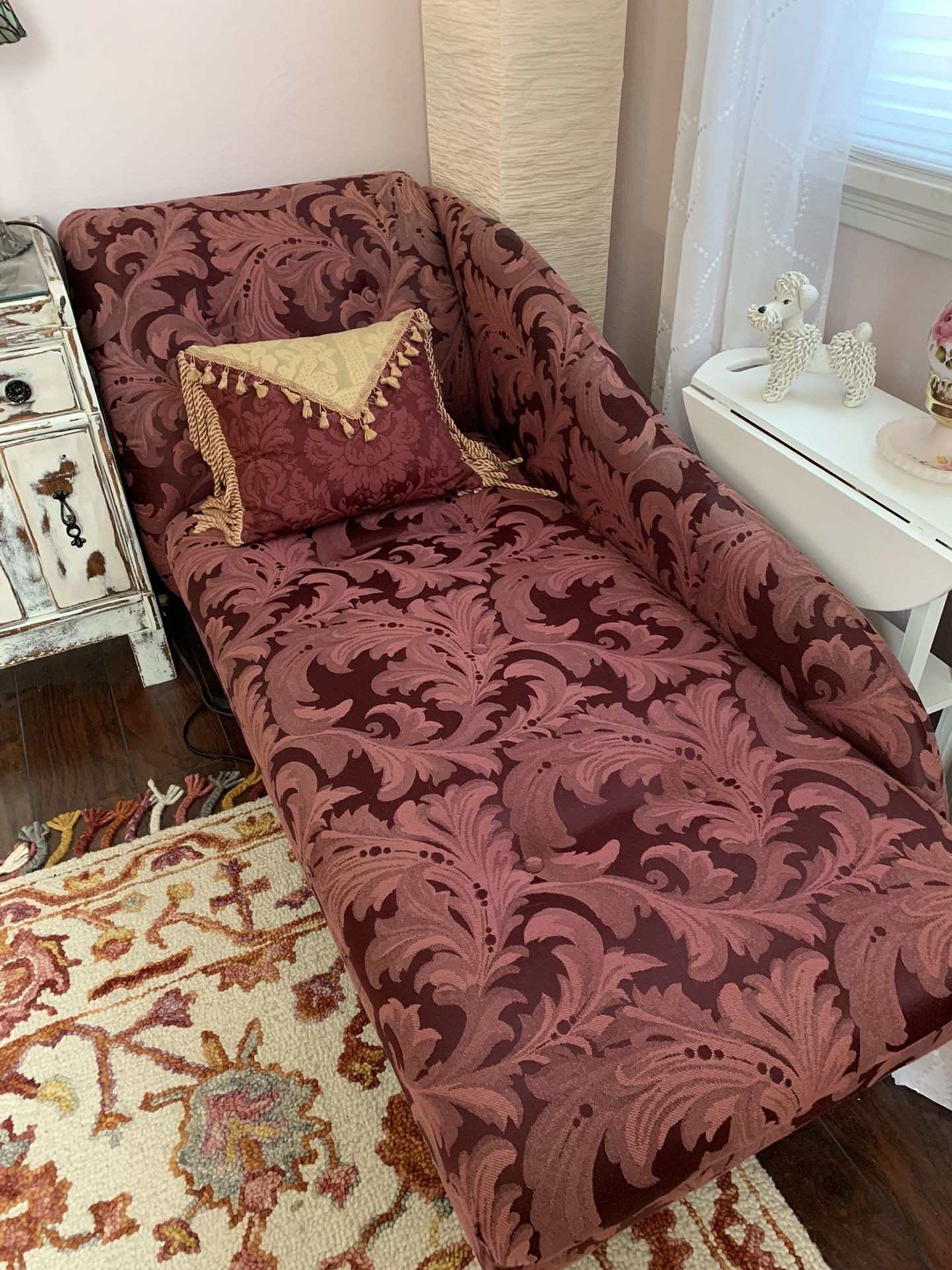 Victorian Style Fainting Couch / Chaise Lounger