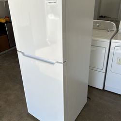 Frigidaire Refrigerator 10.1 cu ft ( 1 Month Warranty)