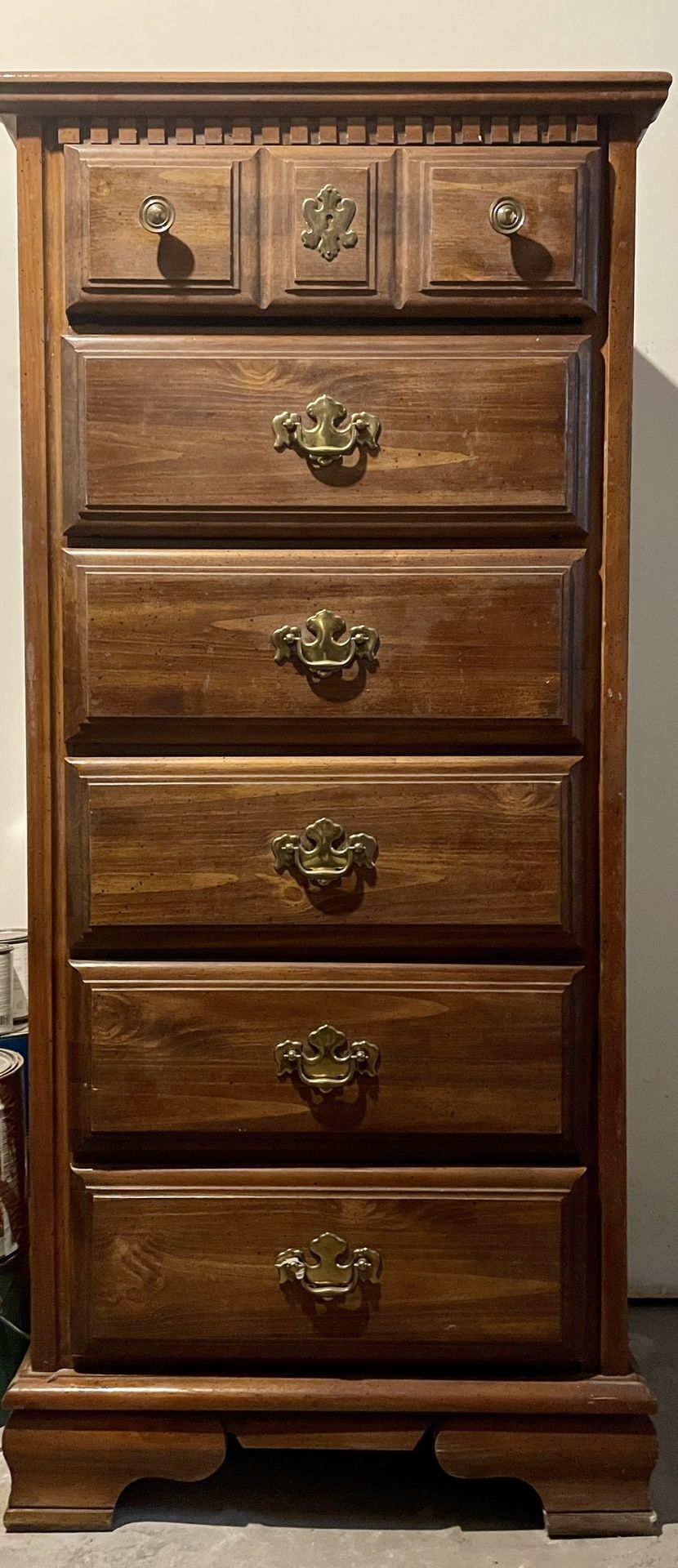 Dresser 