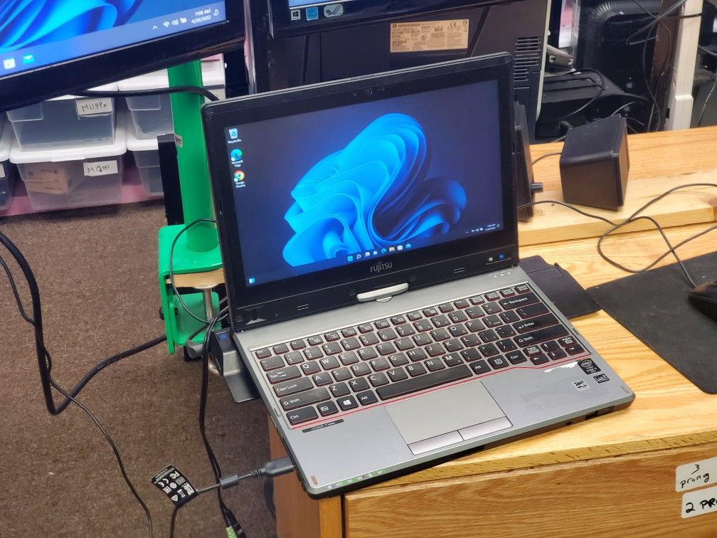 FUJITSU LIFEBOOK LIFEBOOK TABLET T725 WITH WINDOW 11 (INV. D1033N)

