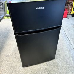 Galanz 3.1 Cu ft Two Door Mini Fridge, Black, New