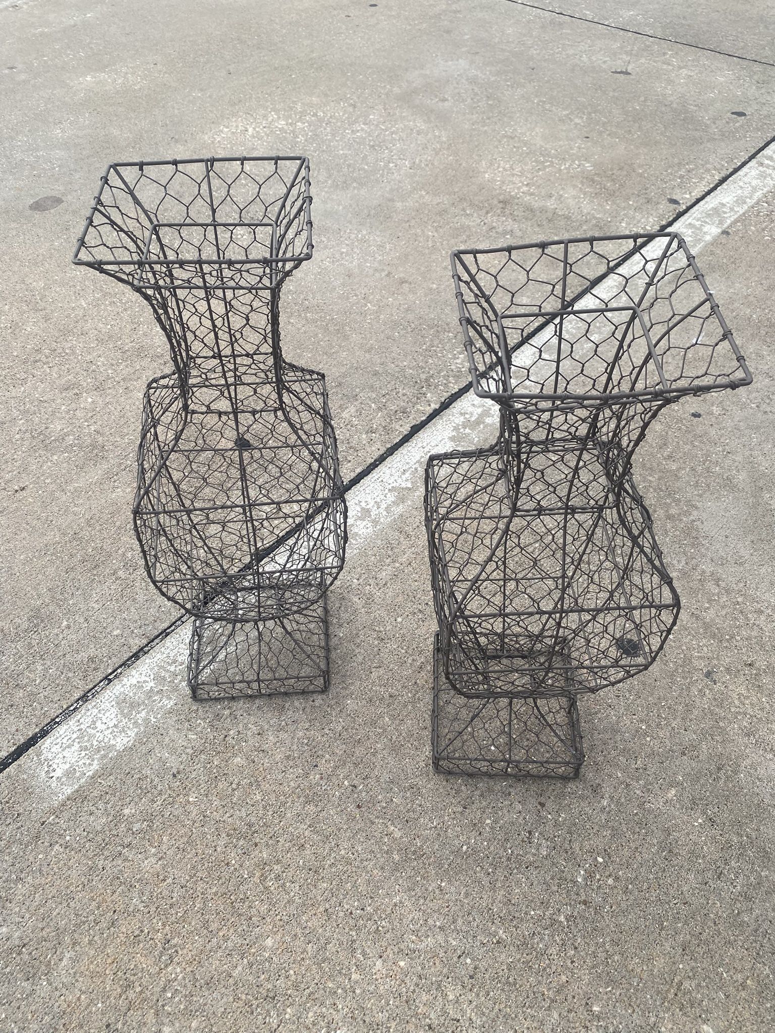 Pair of Decorative Chicken Wire Vase Urn Planter Frames – Rustic Metal Topiary Forms Yard Patio Deco