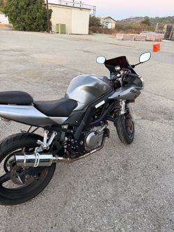 2005 Suzuki sv650 clean title current tags NEW tires 28k miles