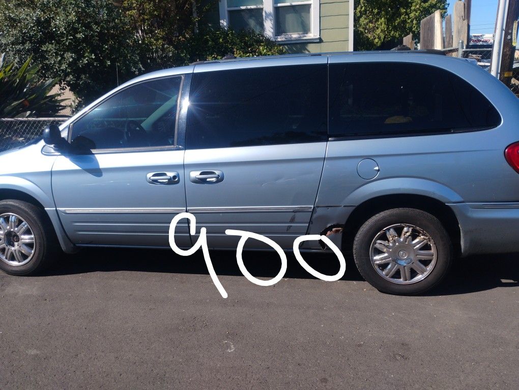 2005 Chrysler Town & Country