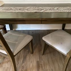Extendible Dining Table