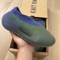Yeezy Knit Runner Faded Azure Size 9 