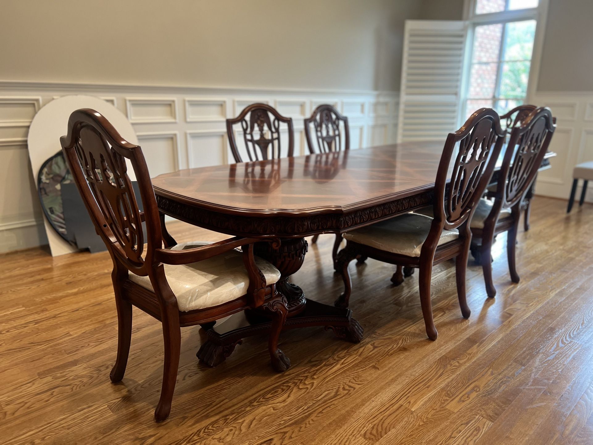 Havertys Universal Signature Dining Set And China Cabinet