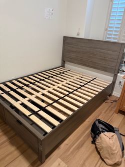 Queen platform bed