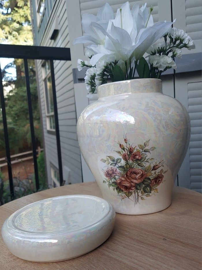 BEAUTIFUL FLORAL DESIGN BEIGE COLOR VASE/ HOME DECOR ( FAKE FLOWERS INCLUDED )