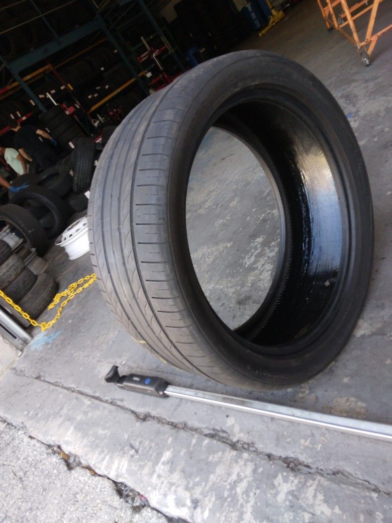 Used Tire 285/35/21
