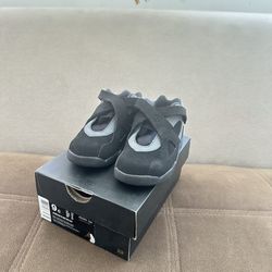 Like NEW!!! 100% Authentic Air Jordan 8 Retro, Kids Size 9C