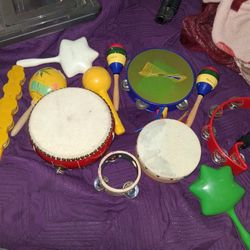 Maracas Y Tambor Y Mas