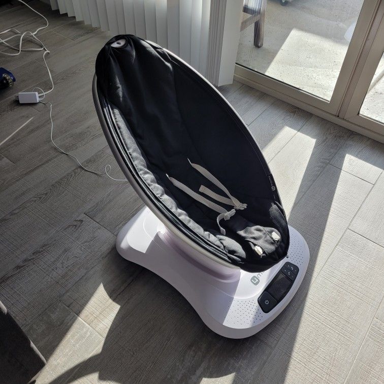 4moms MamaRoo Multi-Motion Baby Swing, Bluetooth Enabled with 5 Unique Motions, Black