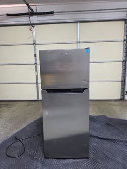 Danby 4.2 cu. ft. Mini Fridge w/ Top Freezer - Works Great!
