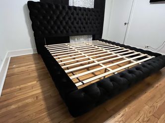 New 🖤 King or Queen Size Luxury Upholstered Bed 🖤 or available in Queen! ⭐️ Show with $0 down 🖤 Same day delivery 🚚