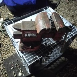 Western Auto Supply Vise