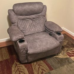 Recliner, Barely Used, No Staines, Must Pick up