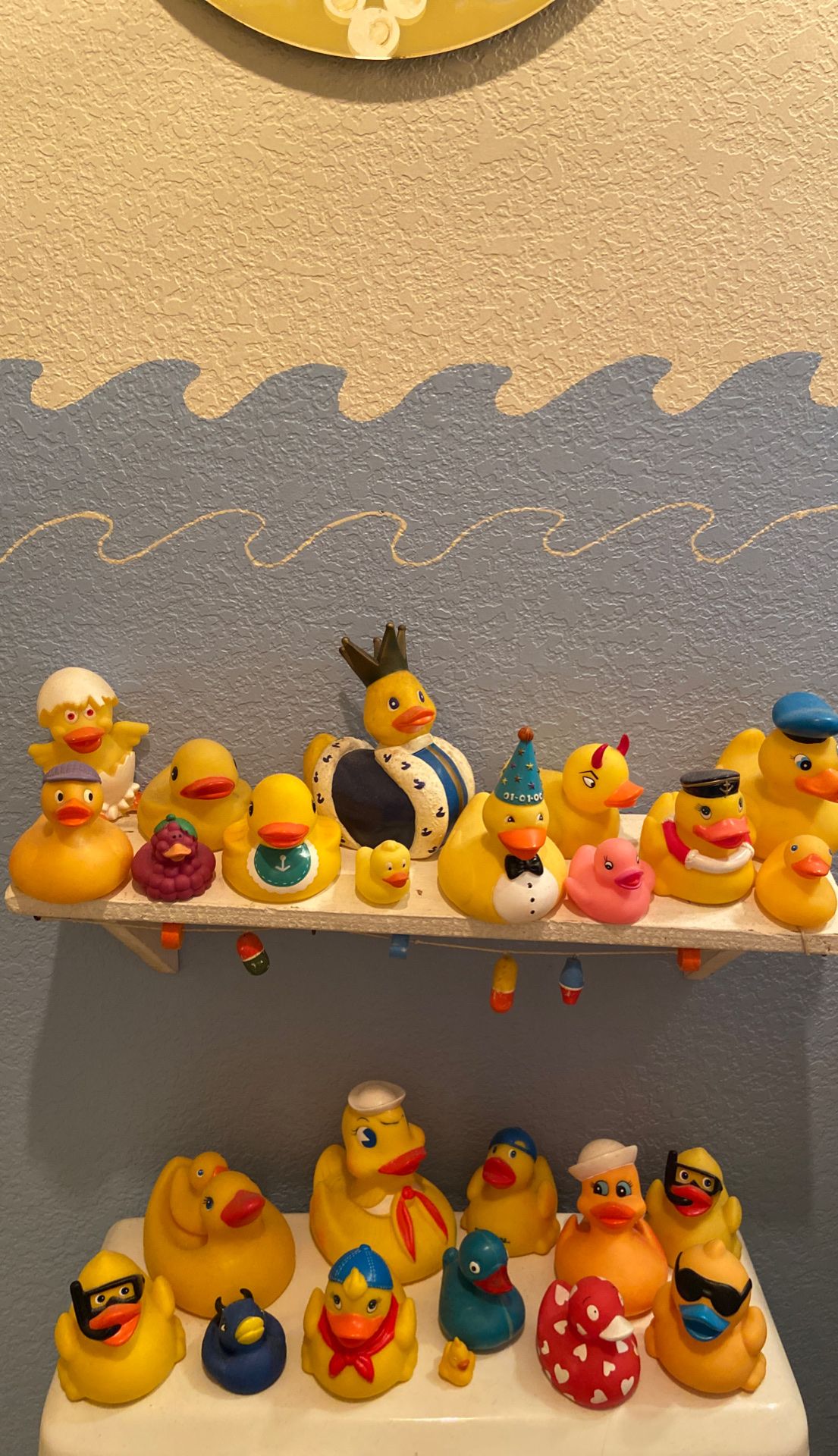 LOTS of RUBBER DUCKS & Duck Decor