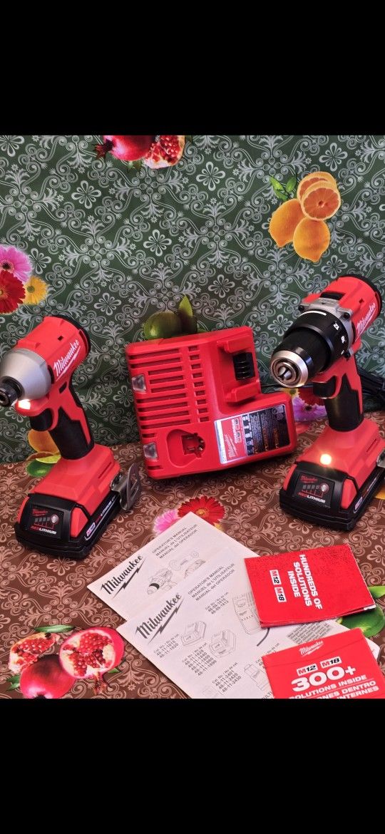 Milwaukee
M18 18V Lithium-Ion Brushless Cordless Compact Drill/Impact Combo Kit