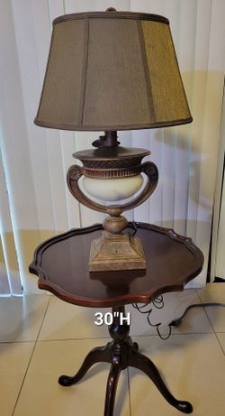 Traditional Table Lamp with Urn Base and Shade