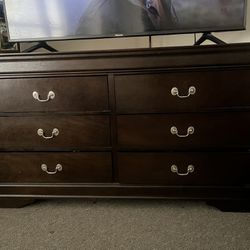 Brown Queen Size Sleigh Bed