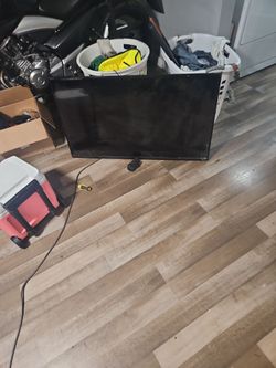 TCL Roku Flat Screen TV