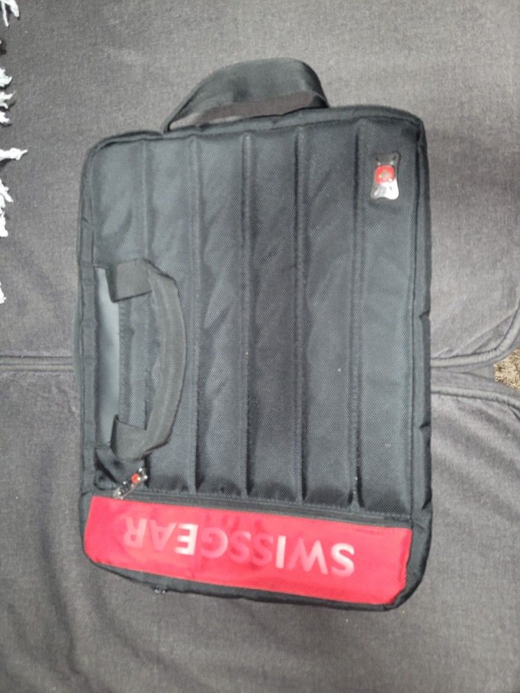 Swiss Gear Wegner Over The Shoulder Bag Unisex Laptop Messenger Case