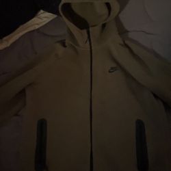 Nike tech Olive green