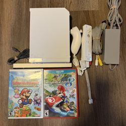 Nintendo Wii Console Bundle w/ Wii Remote + Super Paper Mario & Mario Kart 8 – Complete!
