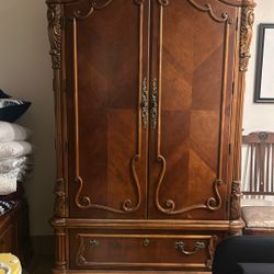 Pulaski Wood Furniture Bedroom Set 