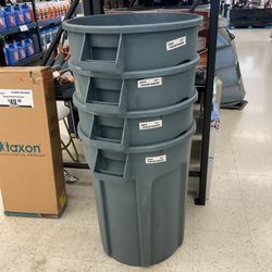 32 Gallon Trash Bin