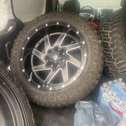 Rims FUEL RENEGADE With Tires