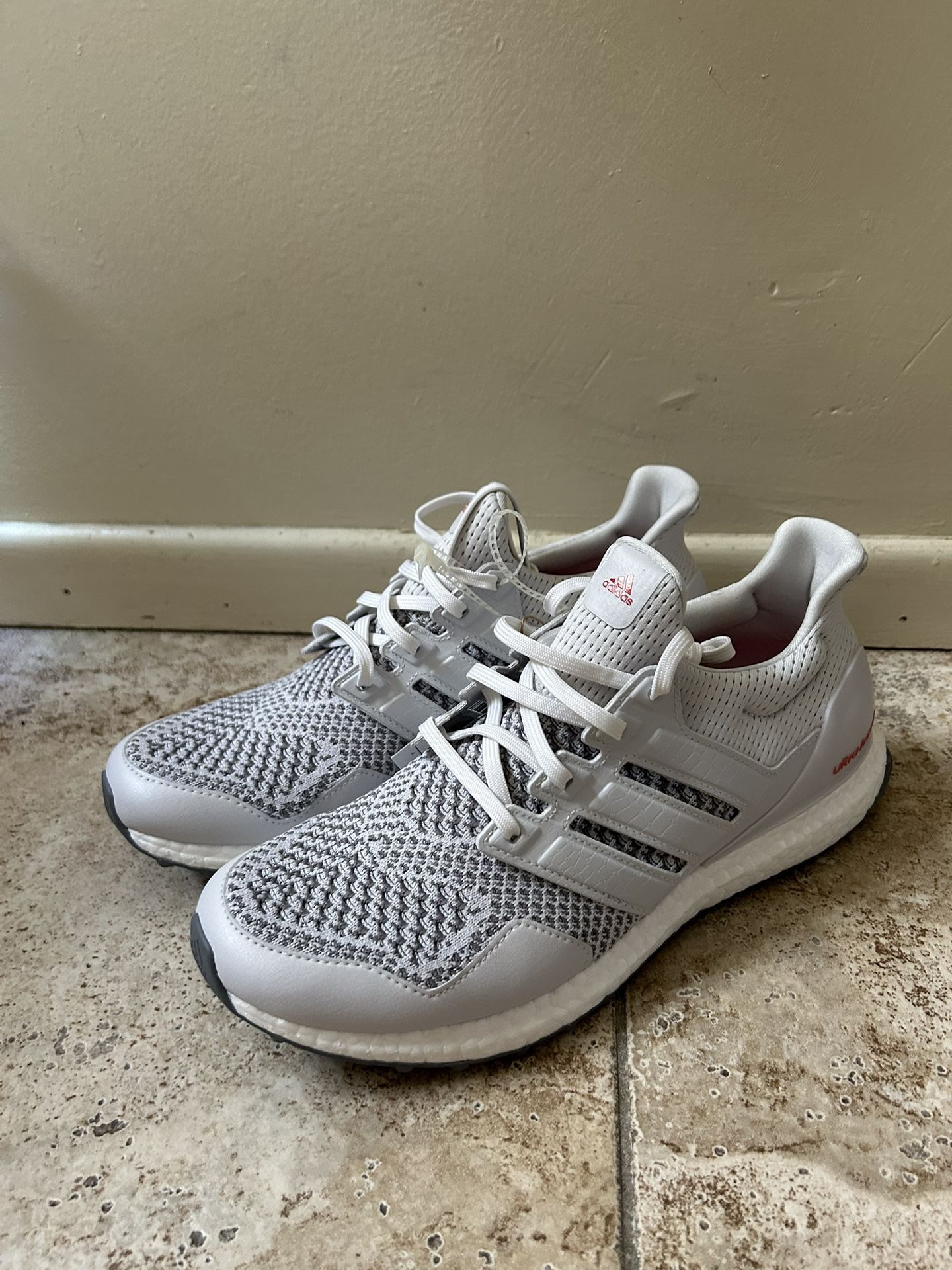 Men's Adidas Ultraboost Comfy Spikeless Golf Shoes / Grey White / IF0323 Size 10
