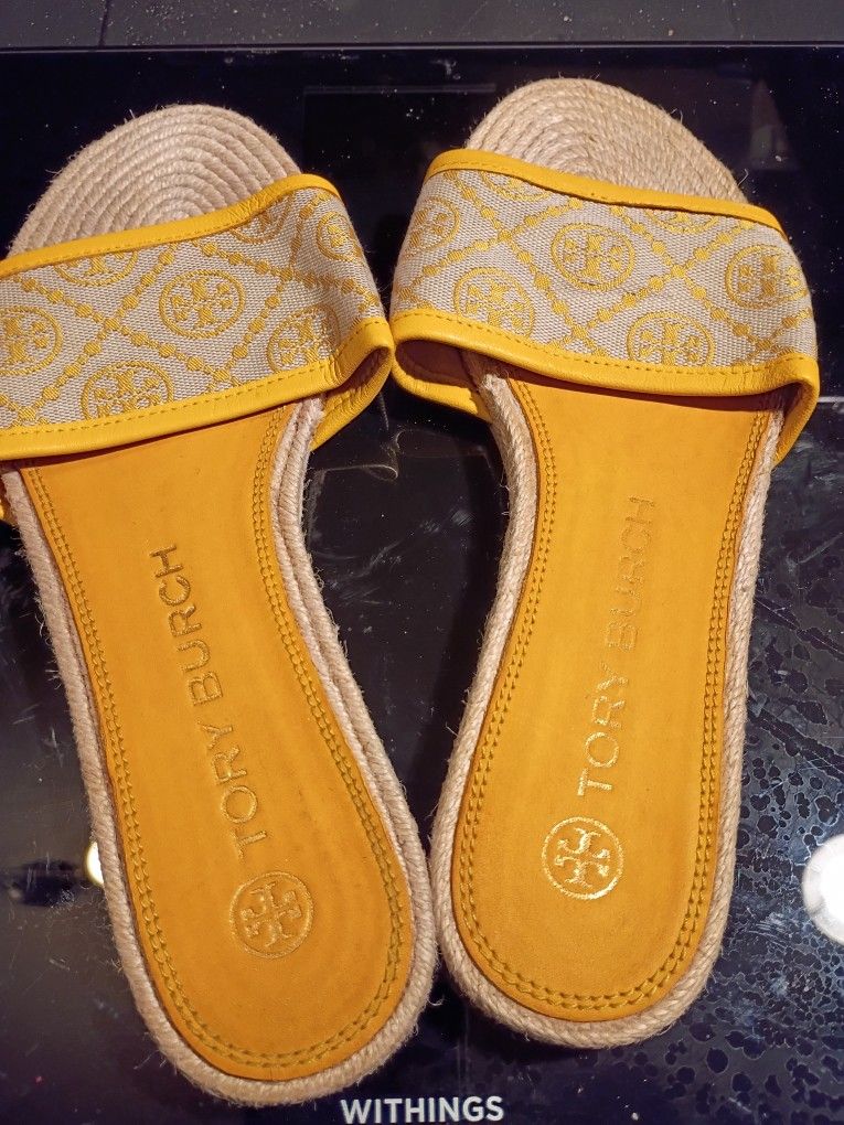 AUTHENTIC TORY BURCH GOLD FINCH SLIDES SIZE 8M