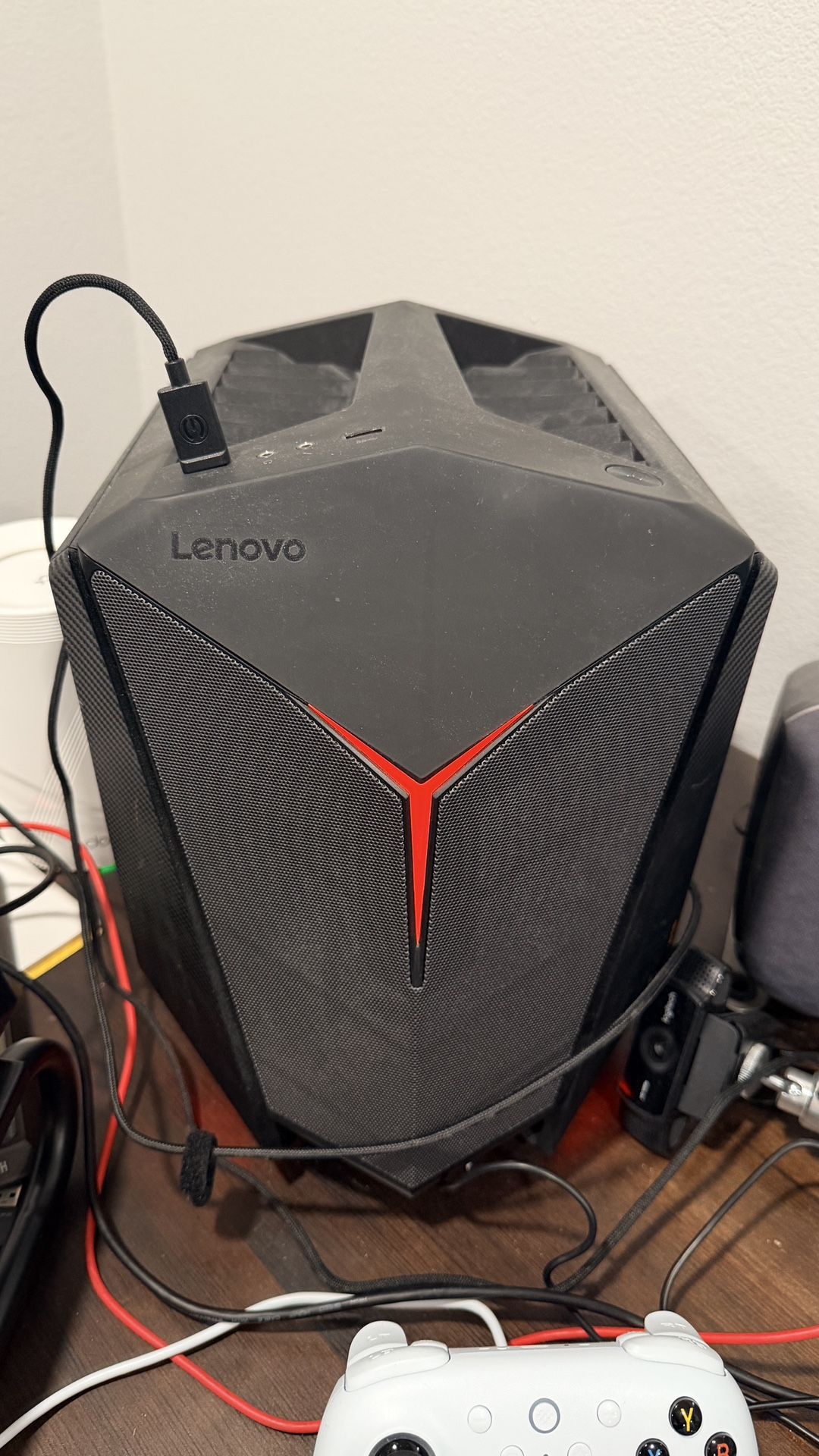 Lenovo i7 500GB SSD 2TB HD 32GB Ram Nvidia GTX1080