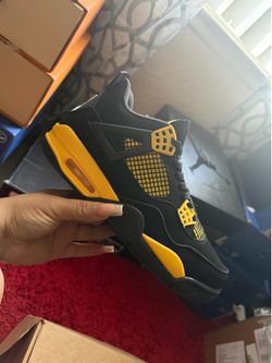 Jordan 4 Retro ‘Thunder’ size 8.5