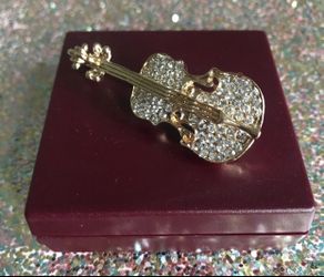 Violin Brooch