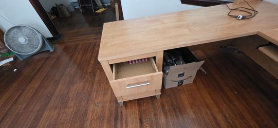 Corner desk